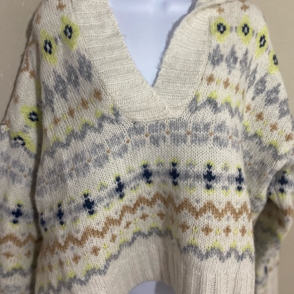 American Eagle Sweater Hoodie Pullover Cream Medium NWT - Picture 2 of 7